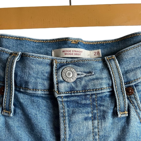 Levi’s Wedgie Straight Jeans Oxnard Haze Size 28 High Rise Distressed - Picture 13 of 16